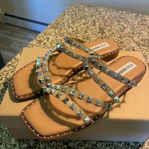 NWT Steve Madden Skyler Tan Studded Sandals